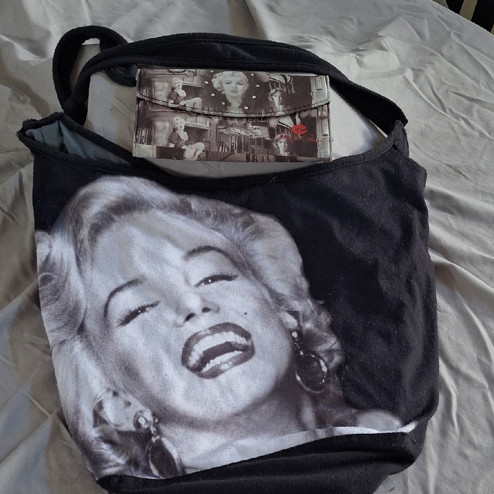 Marilyn Monroe By Ashley M Wallet